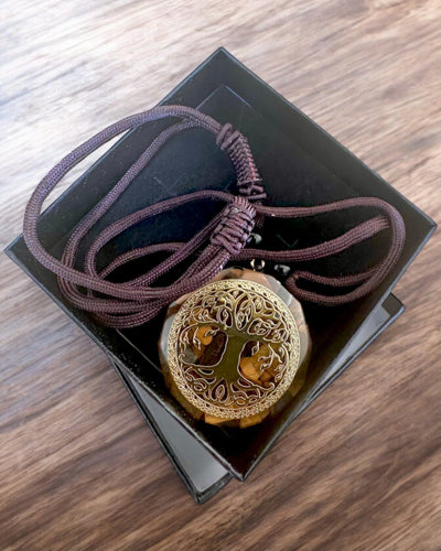 Amulett "Baum des Lebens" mit Tigerauge, Halskette als Geschenk mit personalisierter Gravur