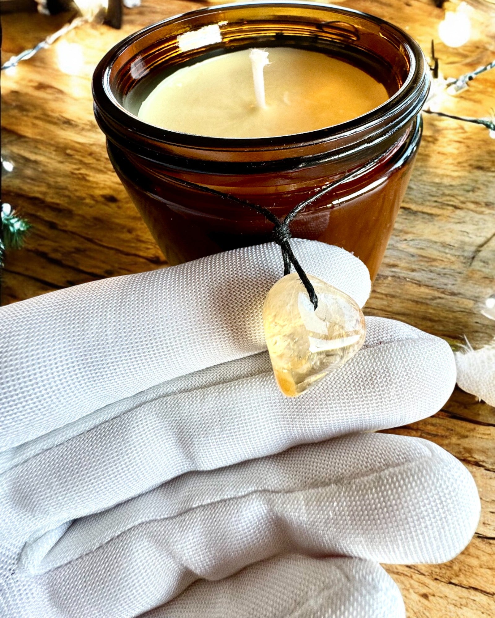 Intentionale Sojakerze 250 ml mit Naturstein – wählen Sie Ihre Energie: Citrin oder Granat, Personalisierung mit Gravur als Geschenk