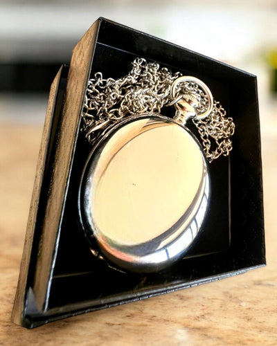 Elegante Taschenuhr "Zeitlose Klassik", silberfarben, mit Gravur personalisierbar als Geschenk