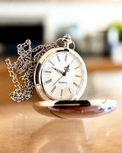 Elegante Taschenuhr "Zeitlose Klassik", silberfarben, mit Gravur personalisierbar als Geschenk