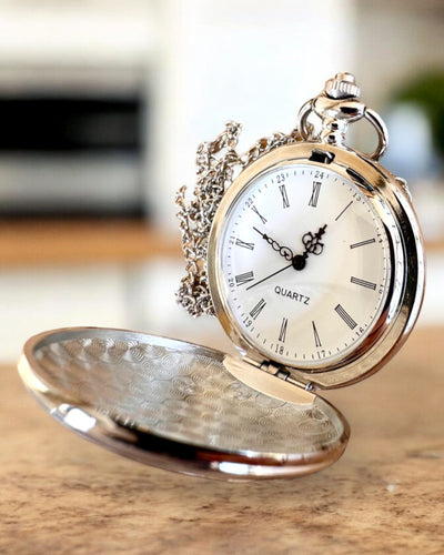 Elegante Taschenuhr "Zeitlose Klassik", silberfarben, mit Gravur personalisierbar als Geschenk