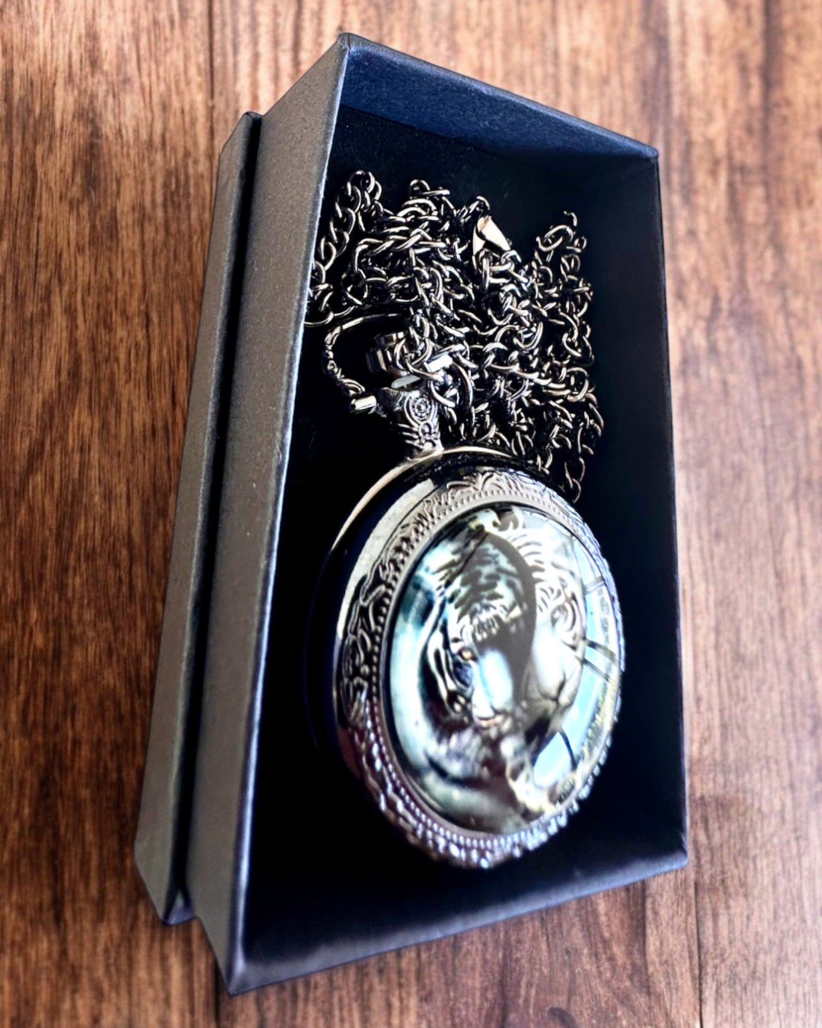 Taschenuhr "Tygriseleganz" aus Edelstahl mit Gravuroption als Geschenk