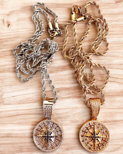 Glamour-Halskette mit Kompass-Anhänger und Zirkonia für Damen und Herren - 2 Varianten zur Auswahl, Personalisierung mit Gravur als Geschenk