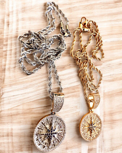 Glamour-Halskette mit Kompass-Anhänger und Zirkonia für Damen und Herren - 2 Varianten zur Auswahl, Personalisierung mit Gravur als Geschenk