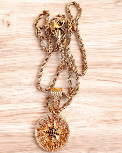 Glamour-Halskette mit Kompass-Anhänger und Zirkonia für Damen und Herren - 2 Varianten zur Auswahl, Personalisierung mit Gravur als Geschenk