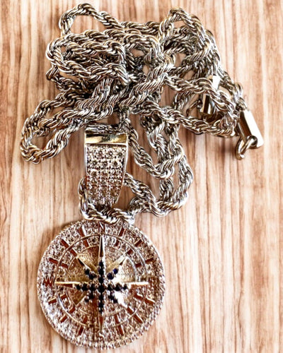 Glamour-Halskette mit Kompass-Anhänger und Zirkonia für Damen und Herren - 2 Varianten zur Auswahl, Personalisierung mit Gravur als Geschenk