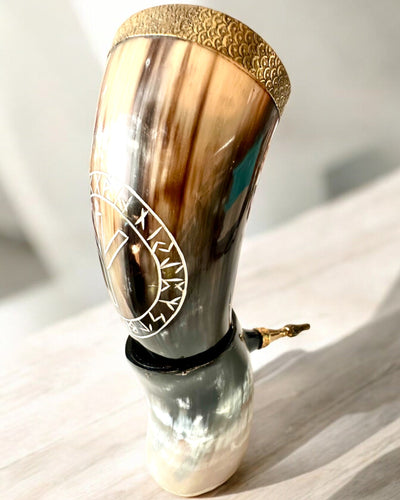 Hornbecher "Viking Valor" - Handgraviert, Premium Qualität - 4 Varianten zur Auswahl