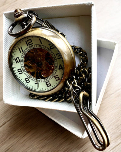 Klassische Taschenuhr "Oldtimer" - stilvolle Retro-Eleganz, personalisierbar mit Gravur als Geschenk
