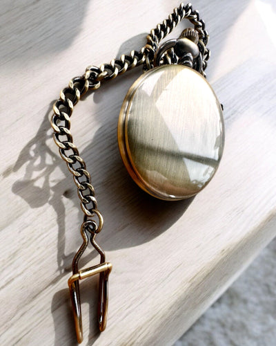 Klassische Taschenuhr "Oldtimer" - stilvolle Retro-Eleganz, personalisierbar mit Gravur als Geschenk