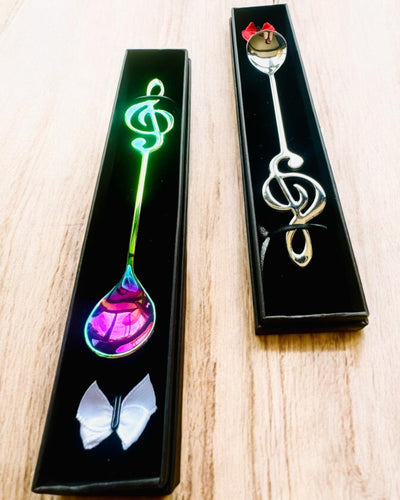 Eleganter Löffel mit Violinschlüssel – Personalisiert als Geschenk, 2 Farbvarianten zur Auswahl