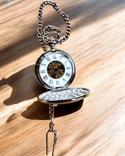 Klassische mechanische Taschenuhr mit Doppeldeckel, manuell, silberfarben
