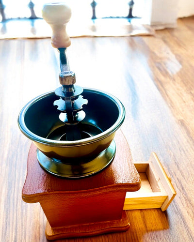 Traditionelle Kaffeemühle Aroma der Klassik - mit Gravuroption, Personalisierung als Geschenk