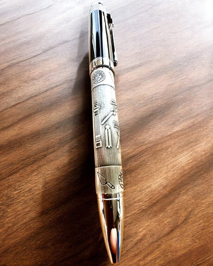 Eleganter Kugelschreiber "Meisterhafte Harmonie" mit Gravuroption - Symbolische Motive, Antikes Silber, Personalisierung mit Gravur als Geschenk möglich