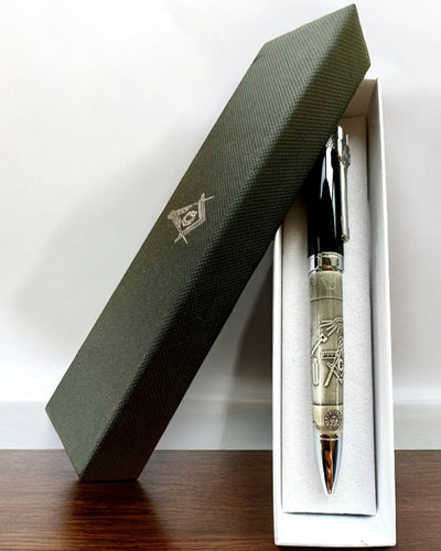 Eleganter Kugelschreiber "Meisterhafte Harmonie" mit Gravuroption - Symbolische Motive, Antikes Silber, Personalisierung mit Gravur als Geschenk möglich