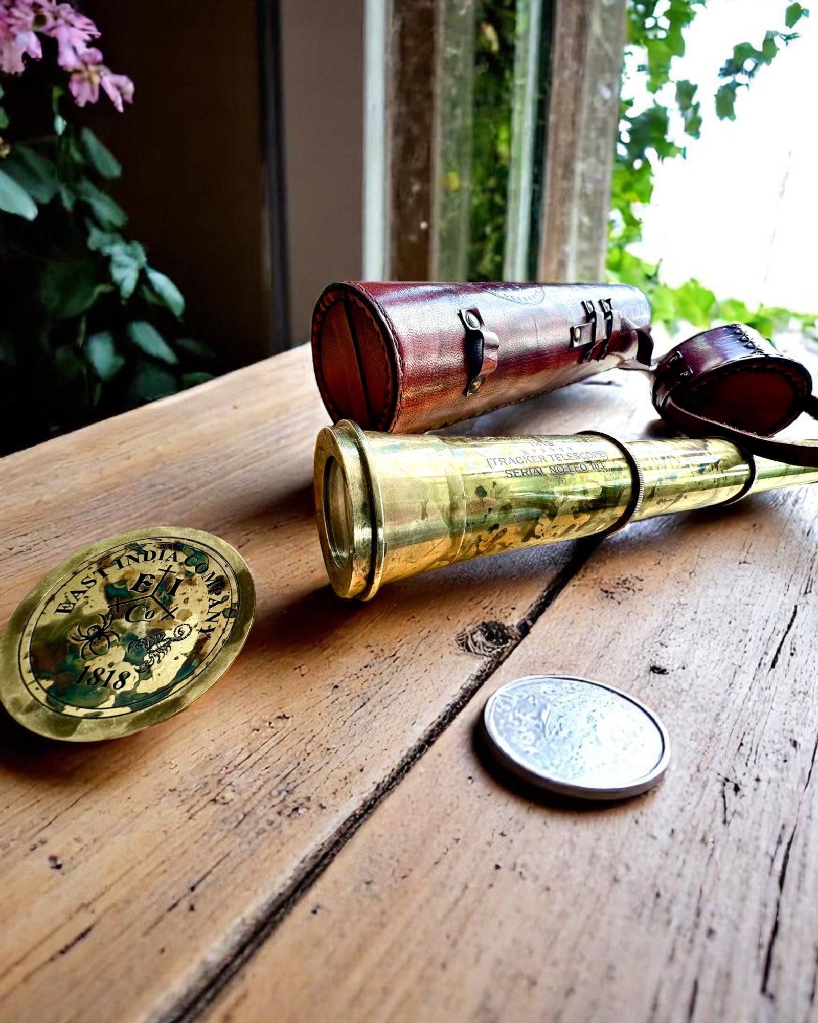 Königliches Fernrohr „Voyager 1818“ – Exklusiv, Messing, 83 cm, handgefertigt, Etui aus echtem Leder – Sammleredition, Personalisierung mit Gravur als Geschenk