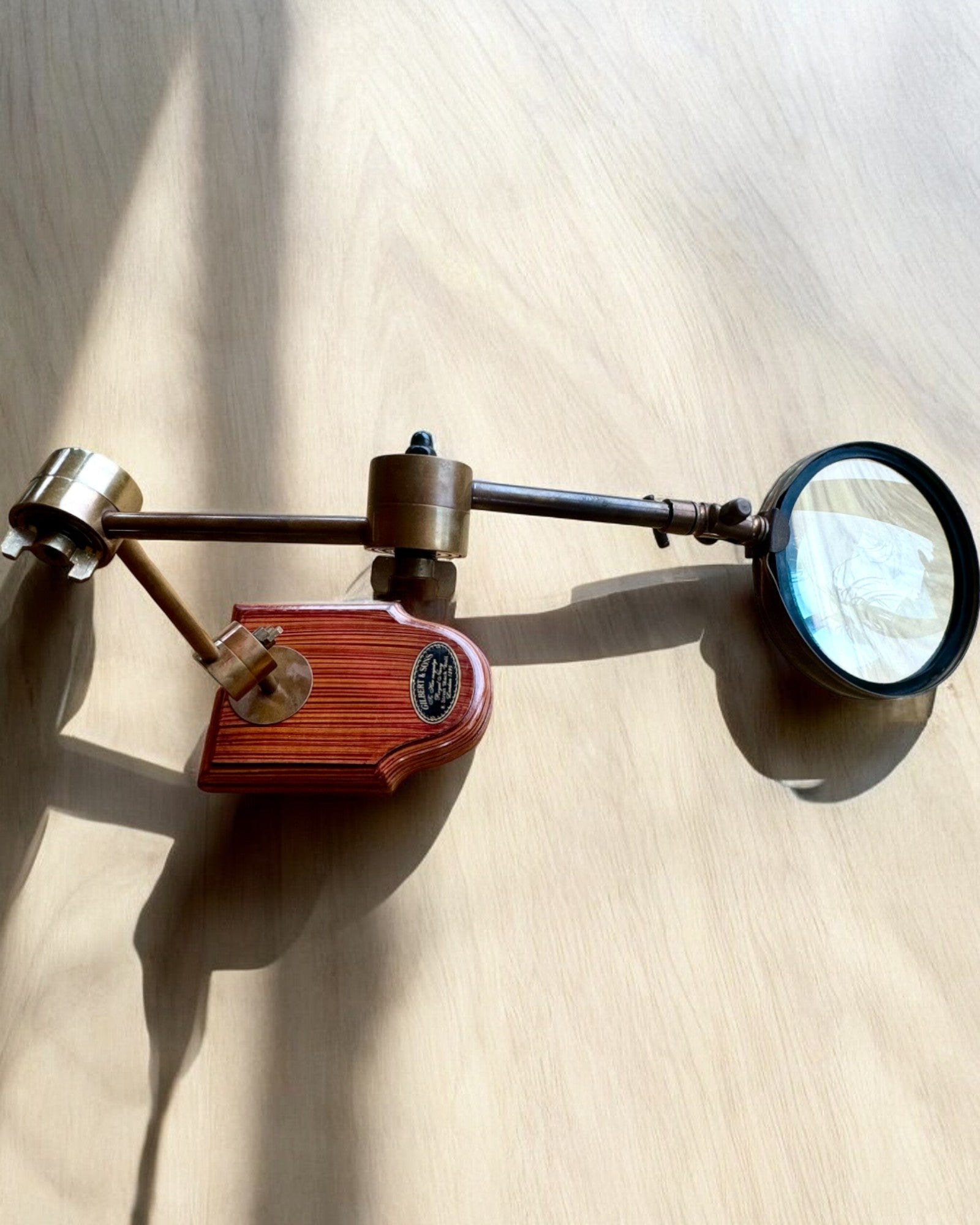 Handwerkslupe "Royal Magnifier" mit Ständer und verstellbarer Halterung - Möglichkeit zur Personalisierung mit Gravur als Geschenk