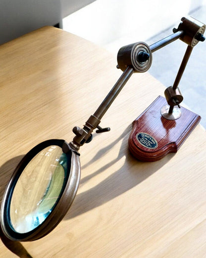 Handwerkslupe "Royal Magnifier" mit Ständer und verstellbarer Halterung - Möglichkeit zur Personalisierung mit Gravur als Geschenk