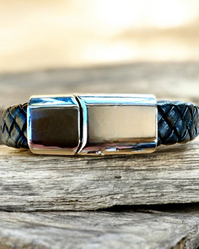 Herrenarmband „SkyRider“ – Lederstil mit Charakter - Personalisierung mit Gravur möglich
