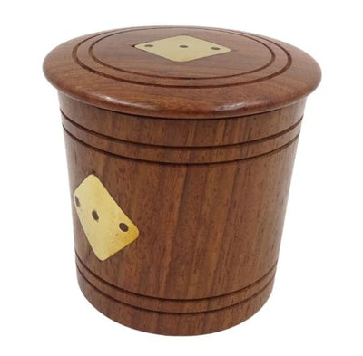 Holzspielwürfel im Fass mit Gravur – personalisiertes Geschenk aus Akazie, Höhe 7 cm, Durchmesser 8 cm, für Personen über 14 Jahre