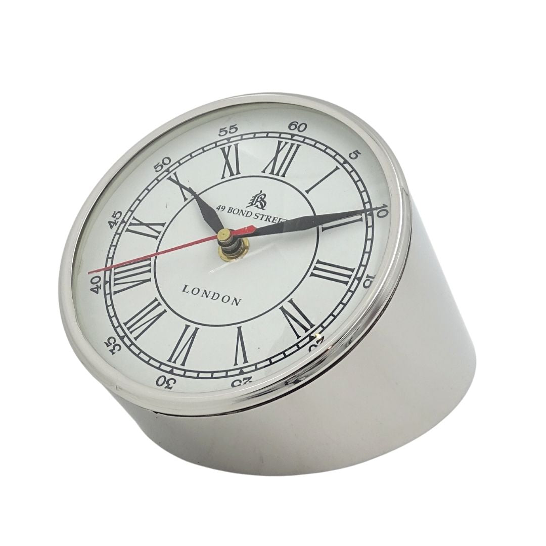 Metalluhr für den Schreibtisch CLK-0212 mit Gravur – Personalisierbares Geschenk in Silber, Weiß oder Schwarz, Höhe 19 cm, moderner Stil mit römischen und arabischen Ziffern