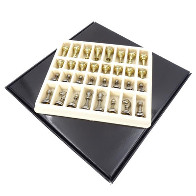 Exklusive Metall-Schachfiguren Italfama 28x28 cm mit personalisierbarer Gravur, braun-schachbrettmuster, Figuren gold-silbrig