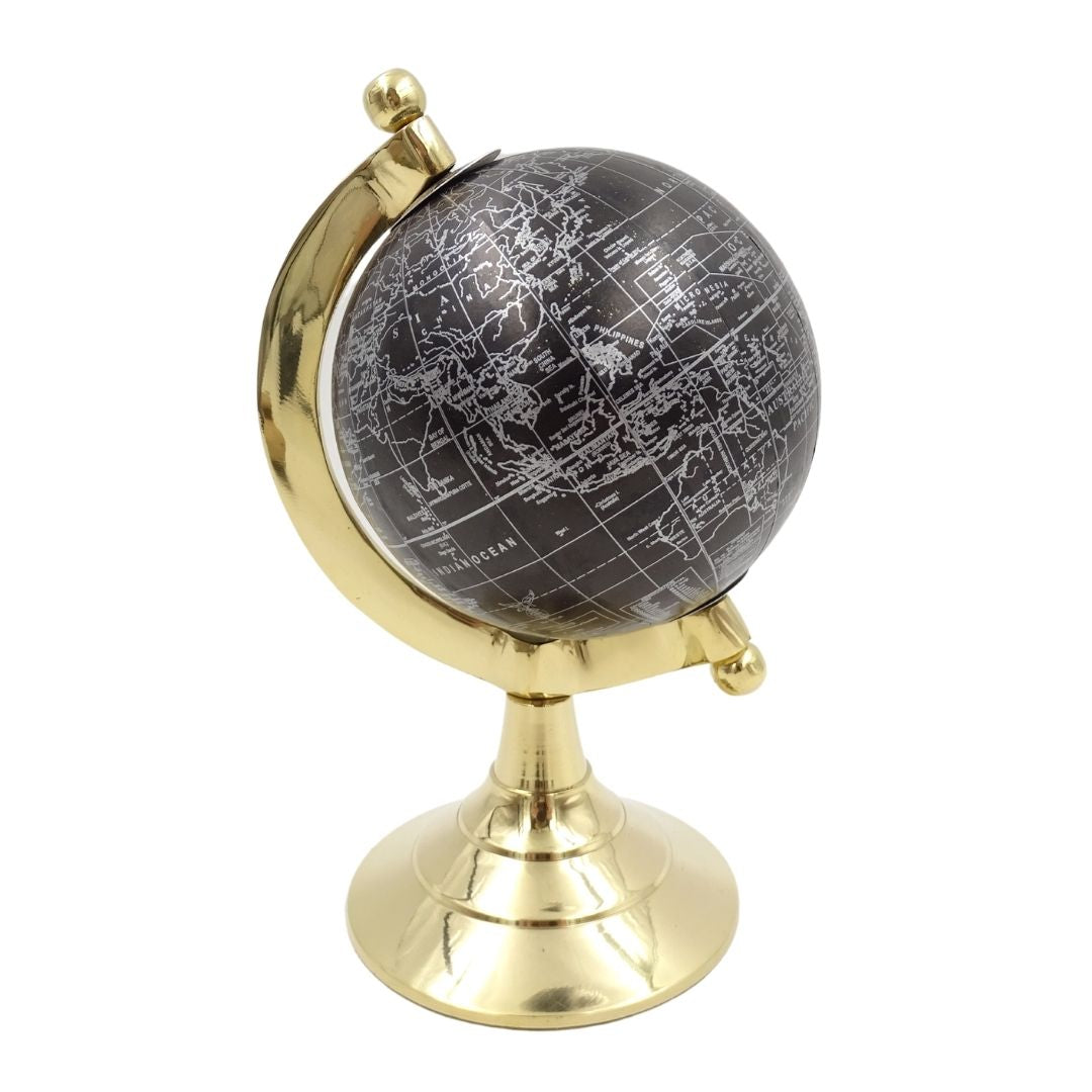 Dekorativer Globus Black & Gold mit personalisierbarer Gravur – elegantes Geschenk, Höhe 20 cm, Messingfuß, schwarze Karte mit silbernen Beschriftungen