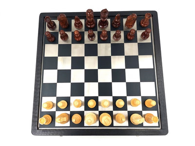 Elegantes Schachset Holz-Metall 33x33 cm mit Gravur-Personalisierung