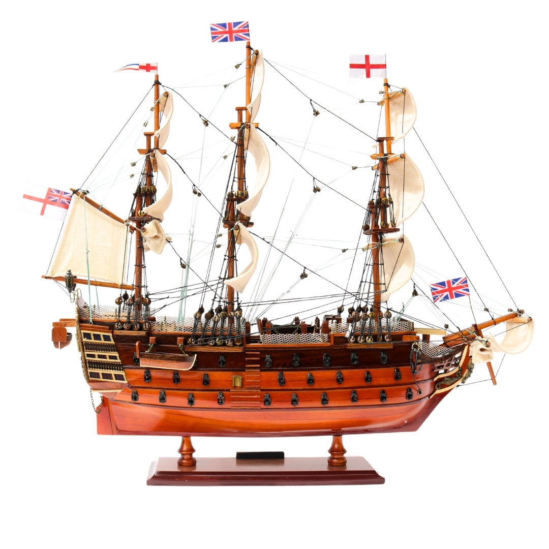 Segelschiffmodell HMS Victory, montiert, 54 cm - handgefertigte Replik mit Möglichkeit zur Personalisierung durch Gravur - ideales Geschenk für Segelliebhaber - hohe Qualität, eleganter Holzsockel