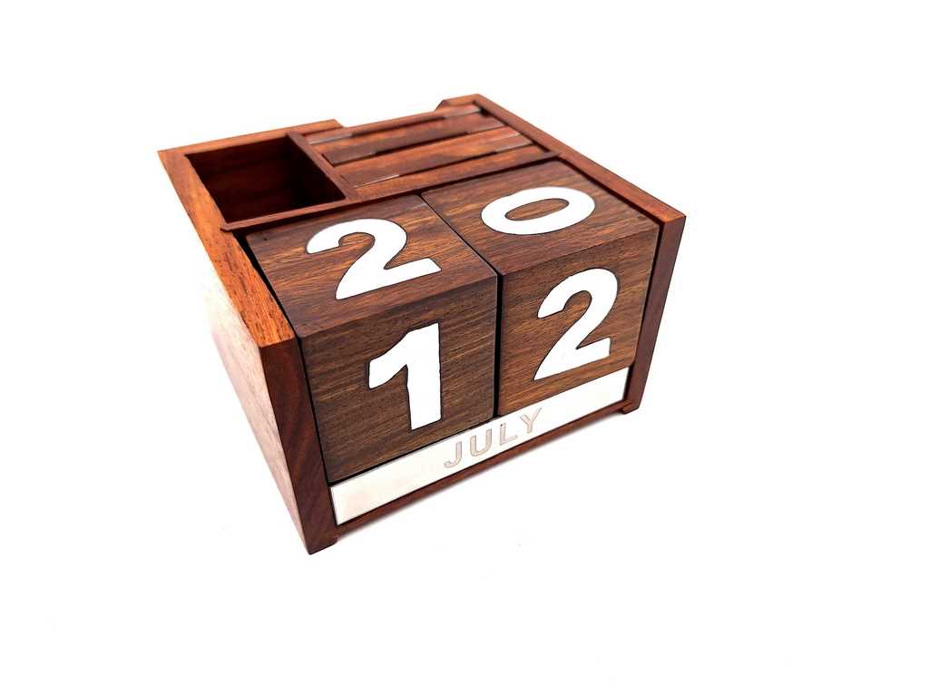 Holz-Perpetualkalender CAL-1894 mit personalisierbarer Gravur