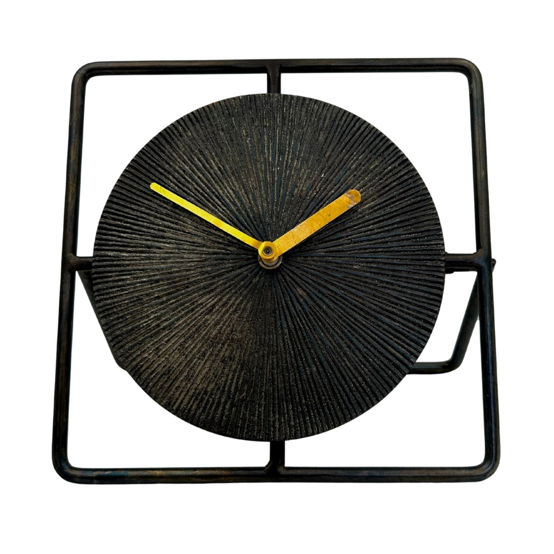 Elegante runde Metalluhr 20 cm Schwarz-Gold mit Gravurpersonalisierung