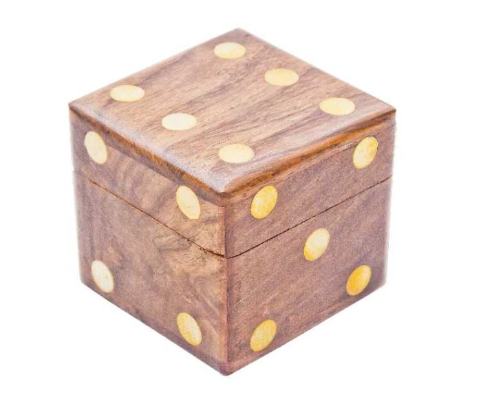 Holzspielwürfel in eleganter Schachtel mit Gravurmöglichkeit zur Personalisierung