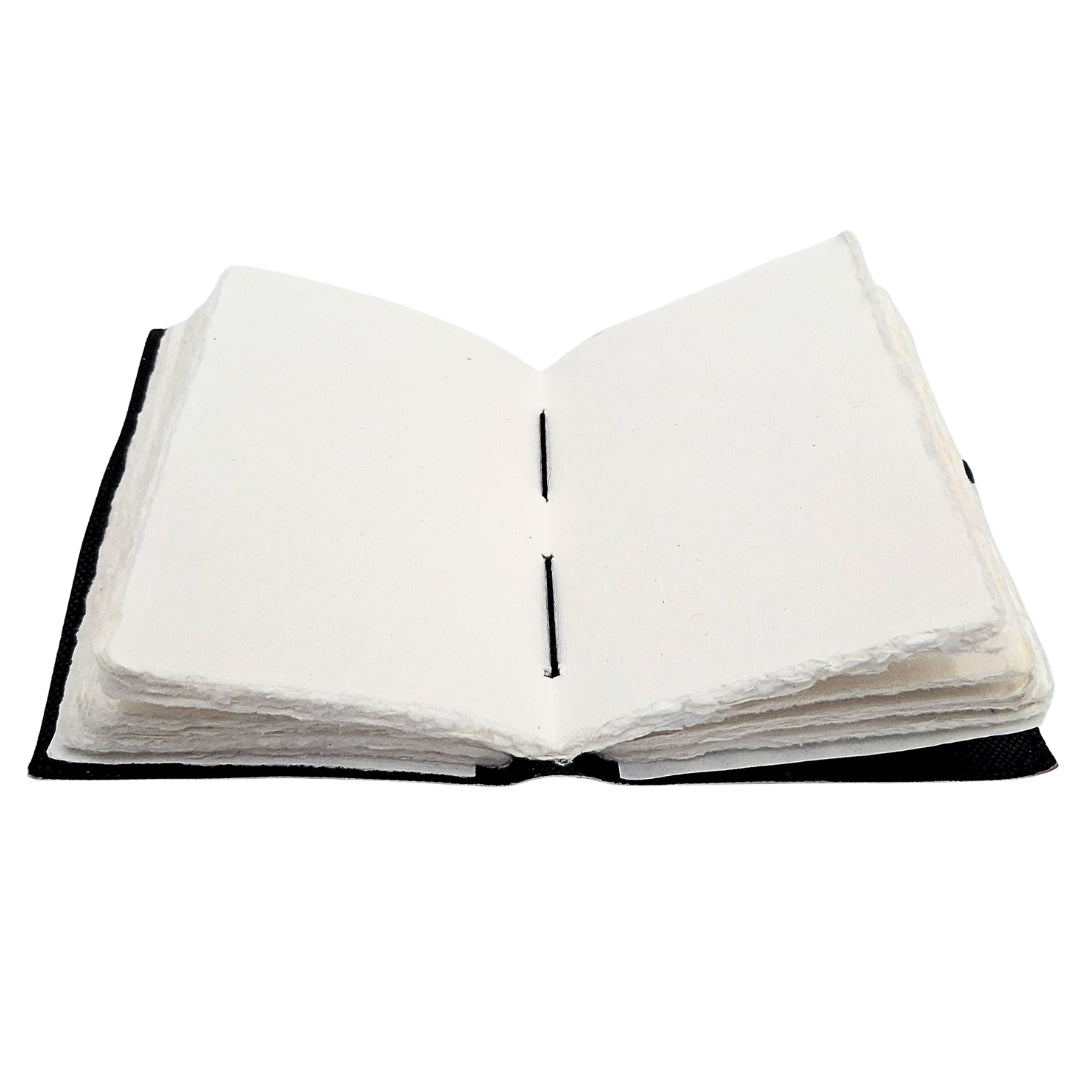 Dekoratives Leder-Notizbuch Sonne und Mond 200 Seiten mit Personalisierung durch Gravur, marineblau, aus Ziegenleder, ideal als Geschenk