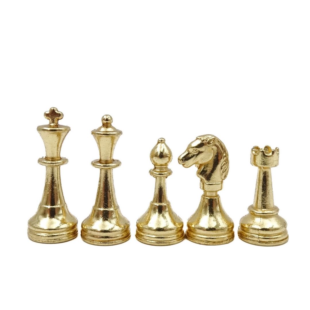 Exklusive magnetische Metall-Schachfiguren Italfama 18x18 cm mit personalisierbarer Gravur – elegantes Geschenk für jeden Anlass, braun-schachbrettmuster mit gold-silbrigen Figuren