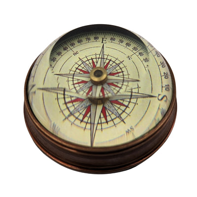 Stilvoller Linsenkompass aus Messing und Glas mit personalisierbarer Gravur – Retro-Schreibtisch-Gadget, ideales Geschenk für Reisende – Durchmesser 6,3 cm, Höhe 3 cm, Farbe Beige, Rot und Schwarz