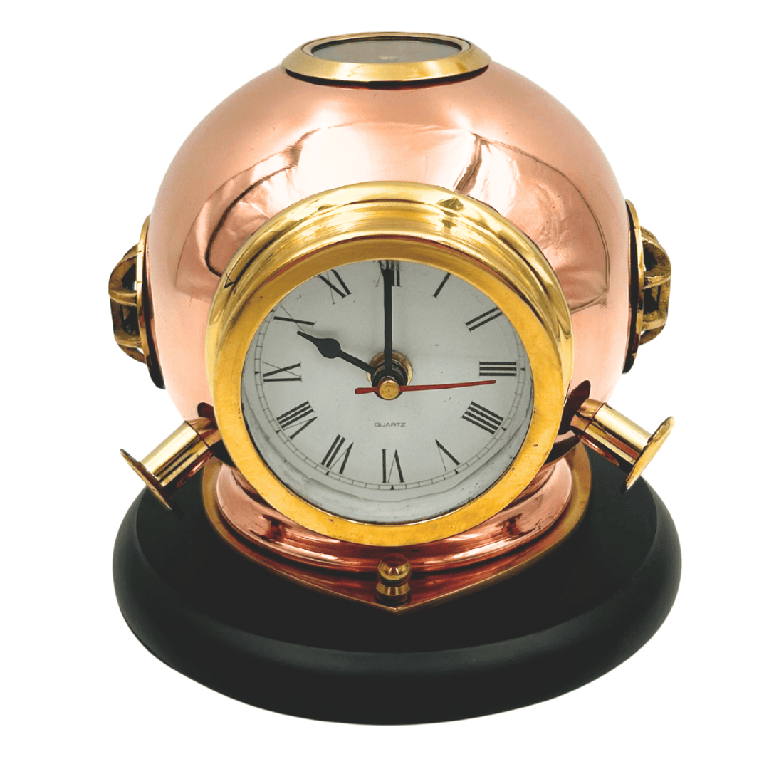 Schreibtischuhr Taucherhelm mit Kompass – Messing auf Holzsockel mit Gravur-Personalisierung – Ideales Geschenk für Meeresliebhaber und Vintage-Stil – Höhe 16 cm, Uhrdurchmesser 8,5 cm  