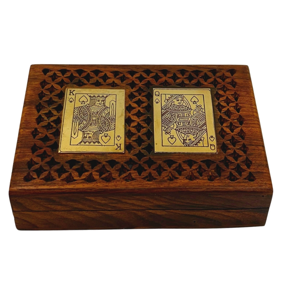 Elegantes Set aus zwei Kartenspielen in einer Holzschachtel mit Personalisierung durch Gravur