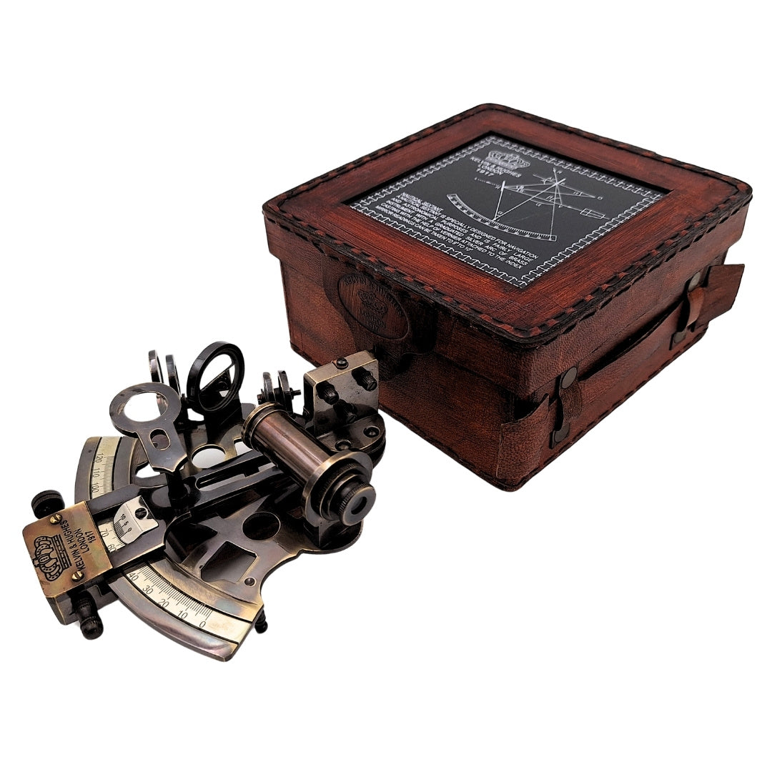 Messing-Sextant mit Gravur in Lederbox – Replik von 1917, ideal als Geschenk für Segler und Astronomen, Maße 13x12x6 cm, Antik, Material: Messing und Glas