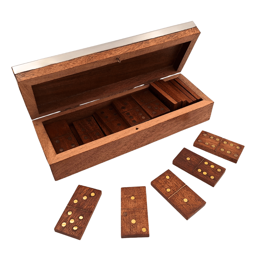 Elegantes Domino in Holzkiste mit Aluminiumdeckel
