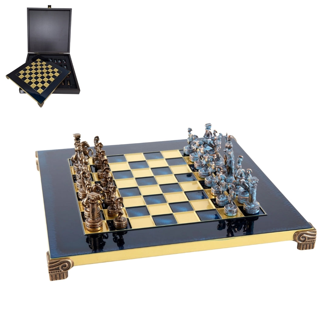 Messing-Schachspiel 28 x 28 cm mit personalisierter Gravur – exklusives Geschenk für Schachspieler, hochwertige Handarbeit, antike Farbe mit blau-goldenem Schachbrett  