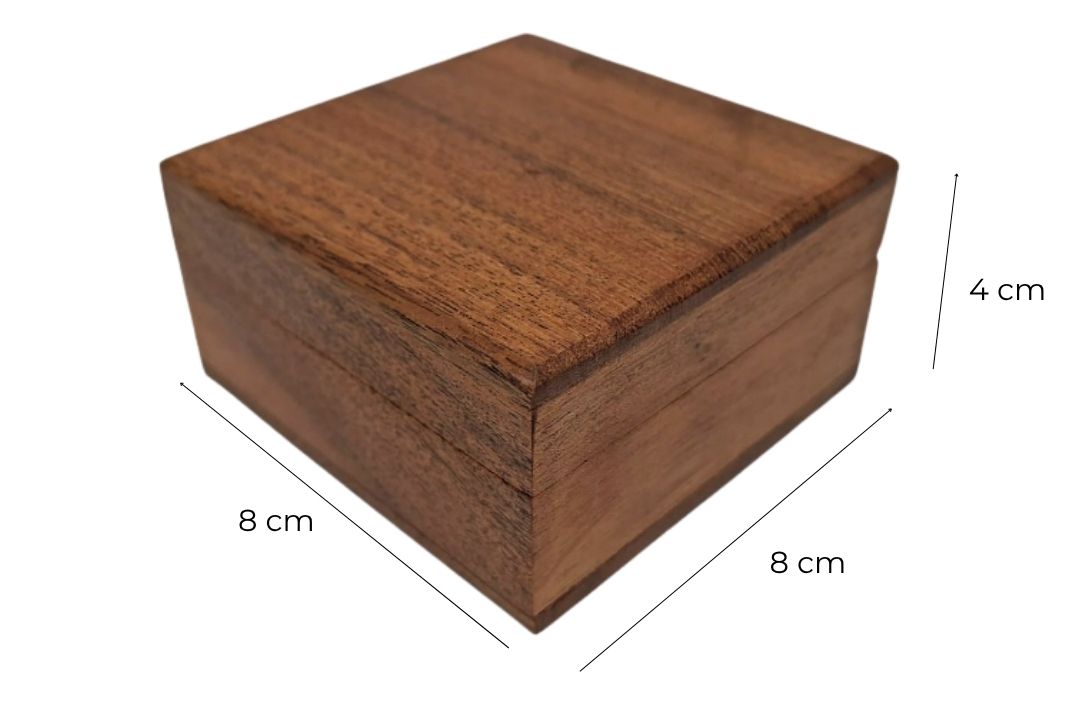 Geschenkbox aus Holz, Schmuckkästchen 8x8cm mit marineblauem Einsatz und Möglichkeit zur Personalisierung durch Gravur