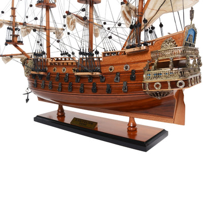 Exklusives Modell des Segelschiffs San Felipe SF45R mit ausgefahrenen Segeln, handgefertigt aus exotischem Holz, Möglichkeit zur personalisierten Gravur, ideal als Geschenk, Maße 48,3 cm x 17,8 cm x 45,7 cm