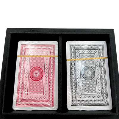 Elegantes Set aus zwei Kartendecks in Harzbox mit personalisierbarer Gravur