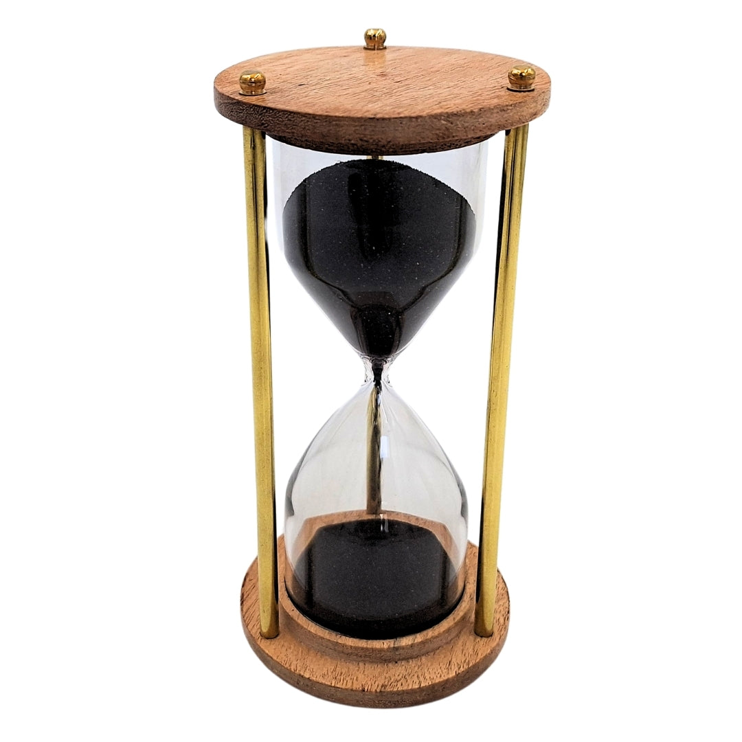 Messing-Holz-Sanduhr 5 Minuten mit personalisierter Gravur – elegante Retro-Dekoration als Geschenk – Höhe 15,5 cm, schwarzer Sand, Messing und Holz