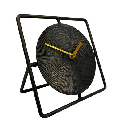 Elegante runde Metalluhr 20 cm Schwarz-Gold mit Gravurpersonalisierung
