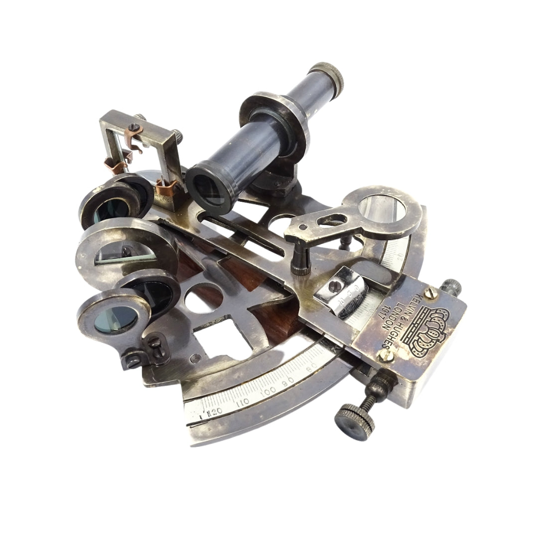 Messing-Sextant mit Gravur in Lederbox – Replik von 1917, ideal als Geschenk für Segler und Astronomen, Maße 13x12x6 cm, Antik, Material: Messing und Glas