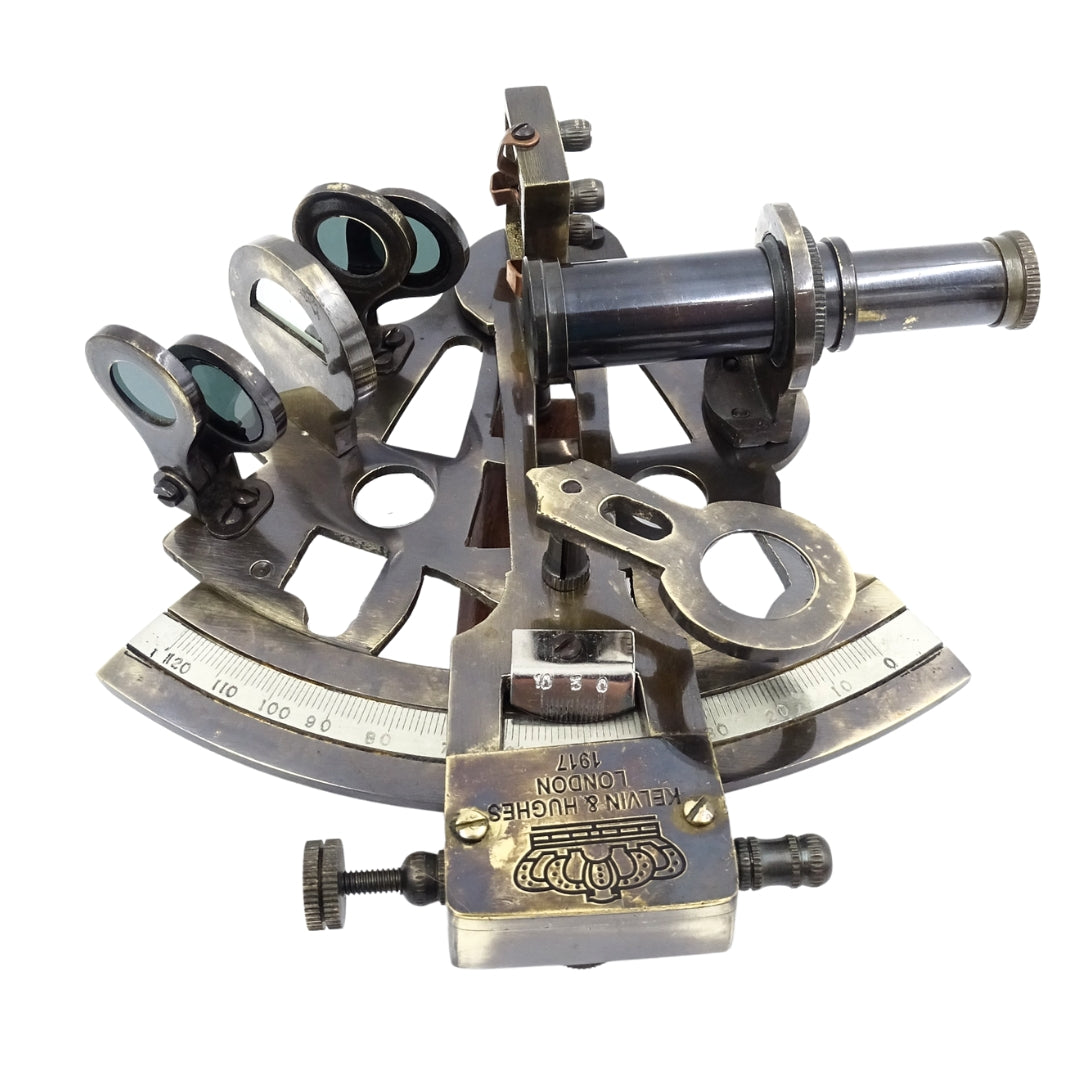 Messing-Sextant mit Gravur in Lederbox – Replik von 1917, ideal als Geschenk für Segler und Astronomen, Maße 13x12x6 cm, Antik, Material: Messing und Glas