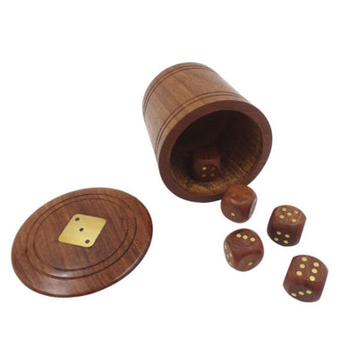 Holzspielwürfel im Fass mit Gravur – personalisiertes Geschenk aus Akazie, Höhe 7 cm, Durchmesser 8 cm, für Personen über 14 Jahre
