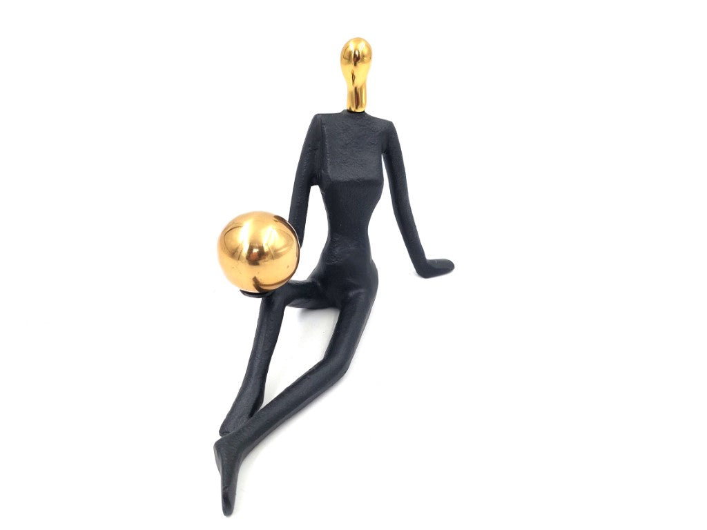 Dekorative Figur Turnerin mit Ball, personalisierte Gravur, Höhe 15 cm, schwarz und gold, ideales Geschenk für jeden Anlass