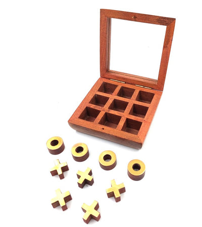 Tic-Tac-Toe im Kästchen mit Glasdeckel G1044Z mit Möglichkeit zur Personalisierung durch Gravur, elegantes Strategiespiel mit Holzklötzen und Messingverzierungen, ideal als Geschenk für Lehrer und Direktoren, Maße des Kästchens 10 x 10 cm