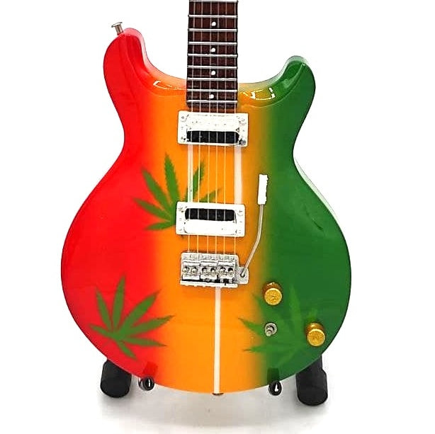 Mini-Gitarre Bob Marley Tribute Ganja MGT-0468 mit Möglichkeit zur personalisierten Gravur, ideales Geschenk für Reggae-Fans, handgefertigt aus Mahagoniholz, Höhe 27,5 cm, Farbe Gelb, Rot, Grün, Weiß